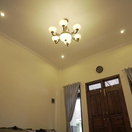 Sayana Homestay Sleman  Ngoại thất bức ảnh