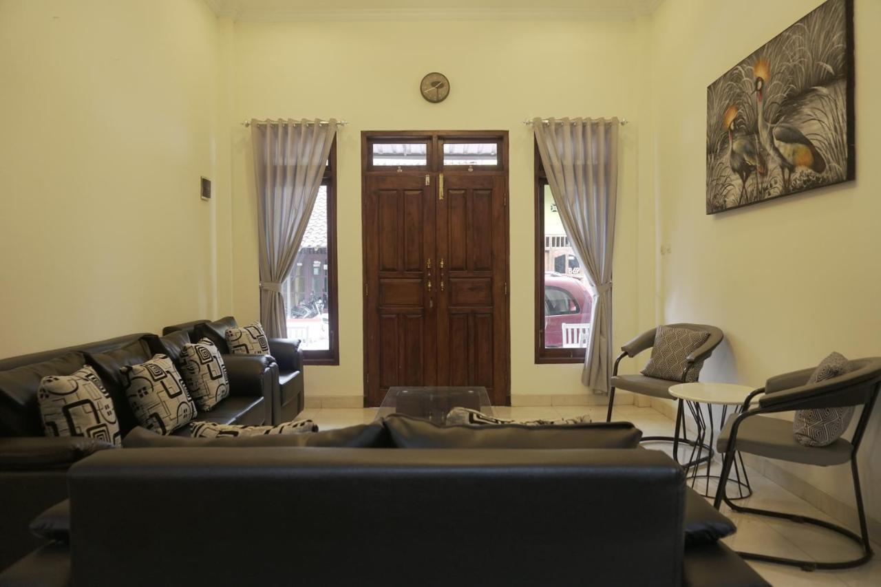 Sayana Homestay Sleman  Ngoại thất bức ảnh