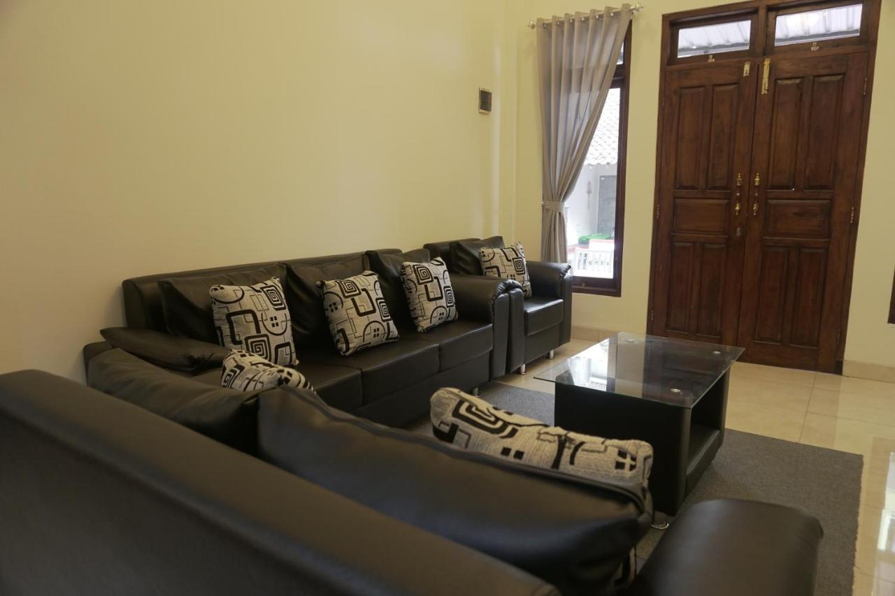 Sayana Homestay Sleman  Ngoại thất bức ảnh